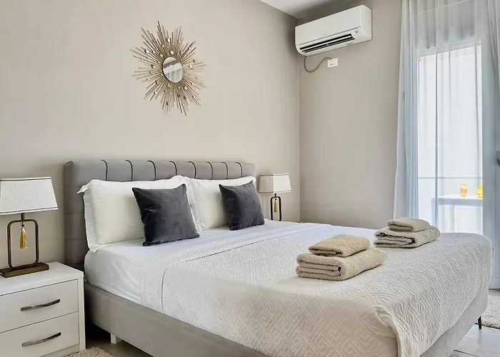 Elegant In Terraces Apartment