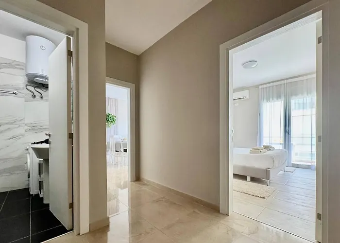 Elegant In Terraces 아파트 Sarandë